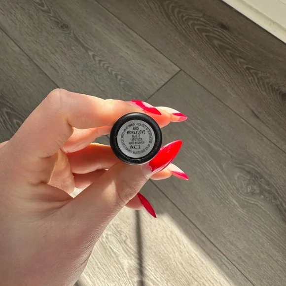 MAC Cosmetics Matte Lipstick in shade 605 Honeylove - Picture 2 of 8